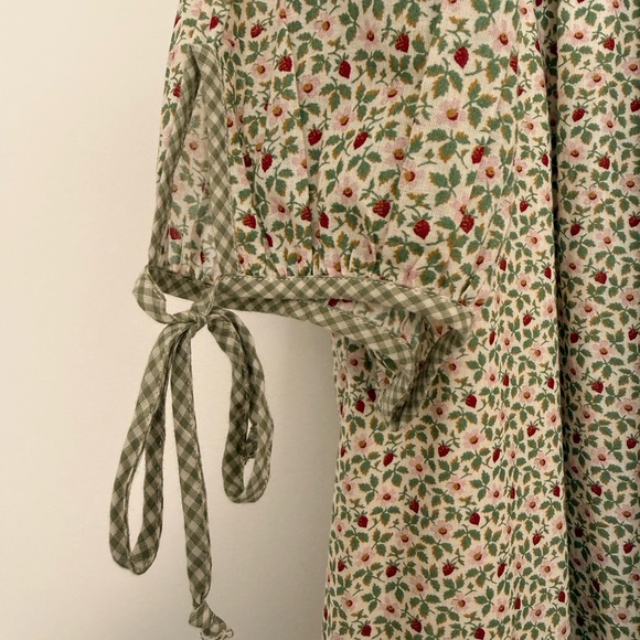 Christy Dawn The Devin Dress | Creme Strawberry - Picture 6 of 7